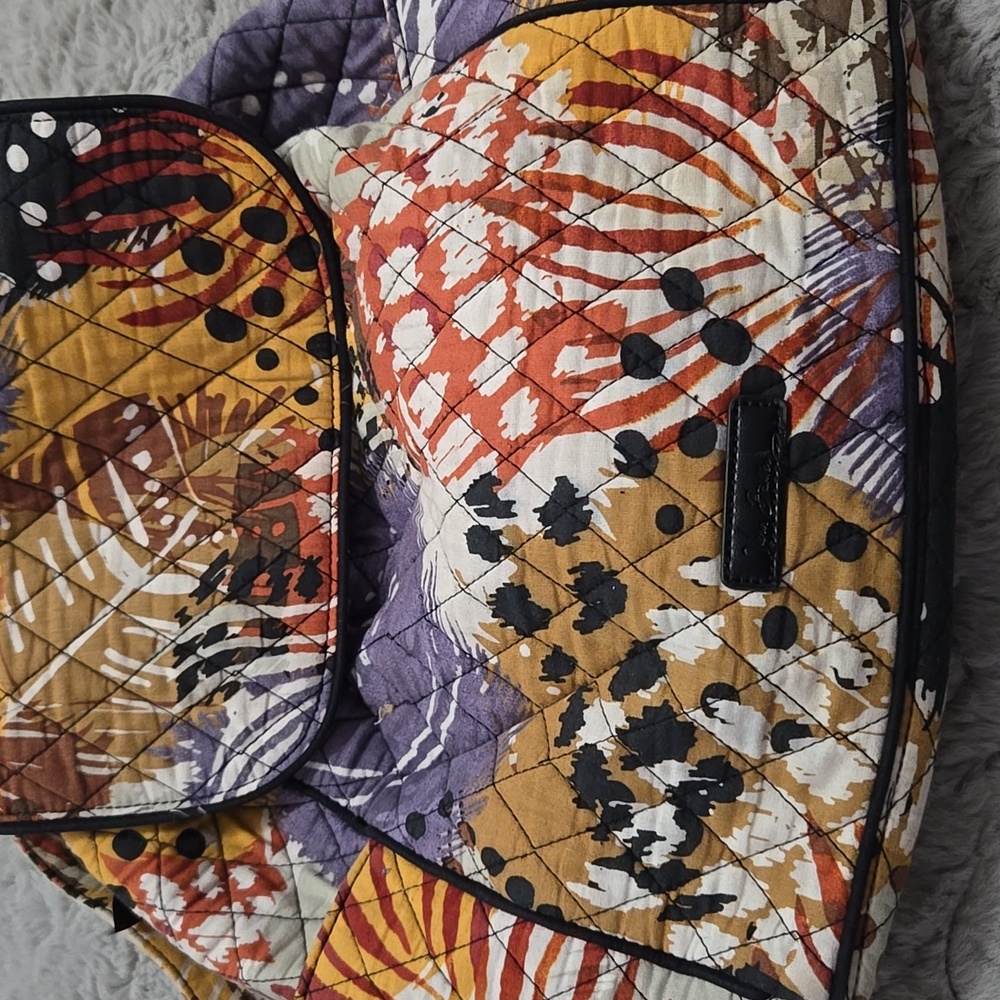 Vera Bradley quilted printed medium sized backpack - Picture 3 of 13